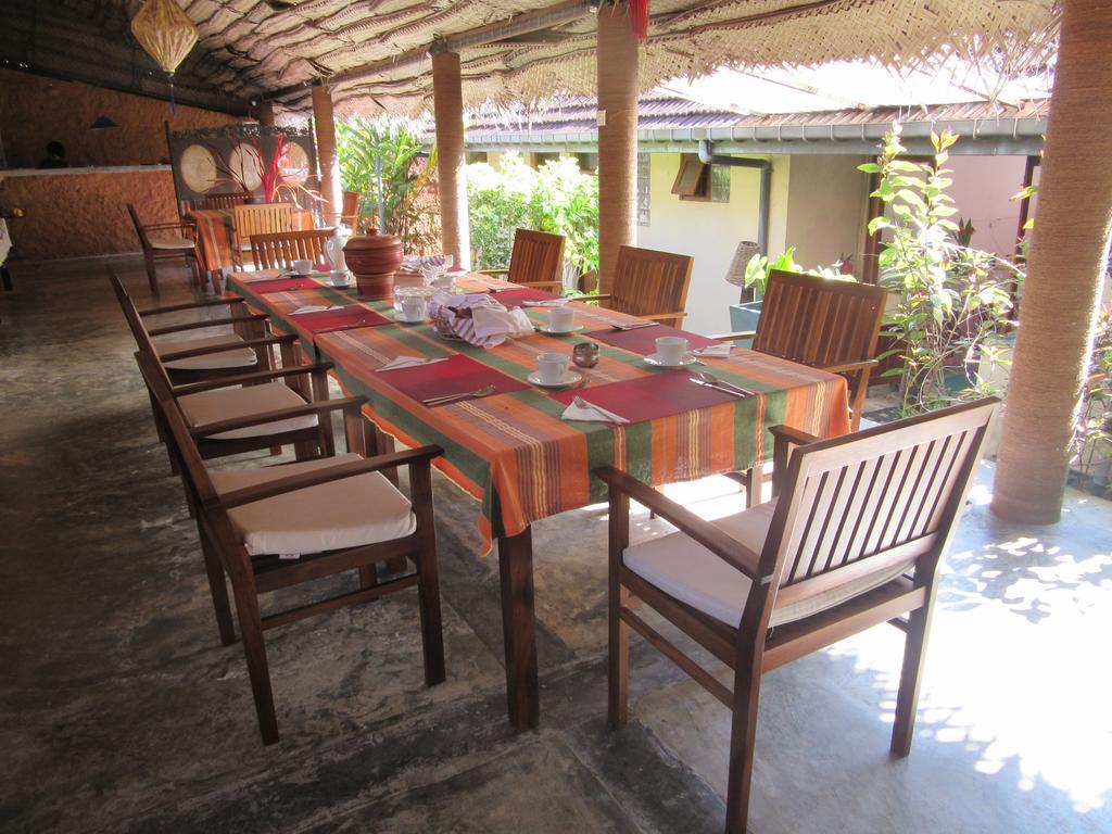 Lazy Lizard Hotel Галле Экстерьер фото